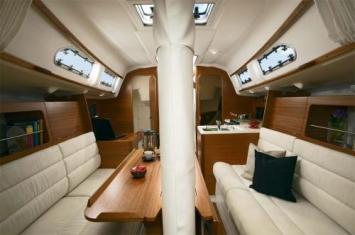 Yachtcharter X 34 Salon 2 Cab 1 WC