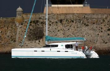 Yachtcharter Nautitech 47 Heckansicht 5 Cab 3 WC