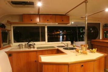 Yachtcharter Nautitech 47 Pantry 5 Cab 3 WC 1