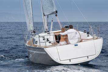 Yachtcharter Bavaria Cruiser 33 2cab deck