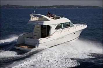 Yachtcharter Prestige 36 Heckansicht 2 Cab 1 WC