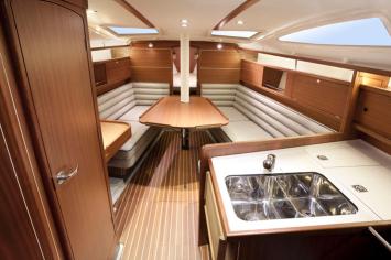 Yachtcharter Delphia 37 Salon