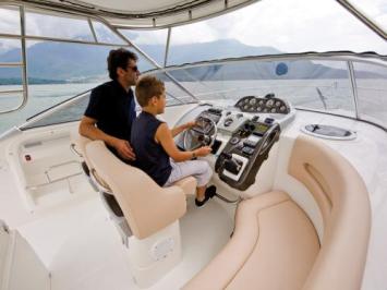 Yachtcharter Cranchi 32 Steuerstand