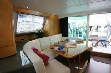 Yachtcharter Cumberland 44 Salon 6 Cab 4 WC