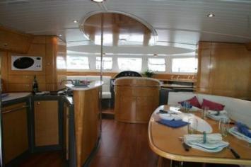 Yachtcharter Cumberland 44 Salon 6 Cab 4 WC 1