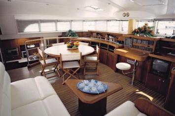 Yachtcharter Lagoon 570 6cab salon