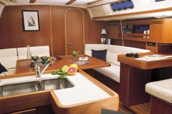 Yachtcharter Dufour 40 Performance Salon 3 Cab 2 WC