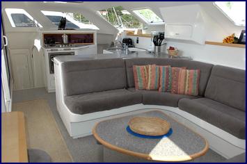 Yachtcharter Voyage_440_Interior