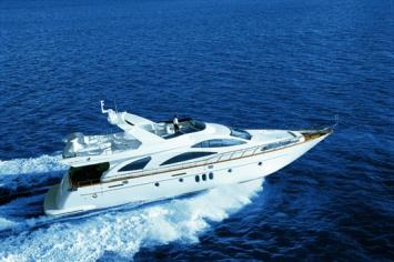 Yachtcharter Azimut 80 (4+2Cab/4+1WC) Seite