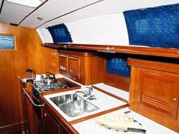 Yachtcharter Beneteau50,Pantry