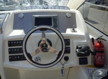 Yachtcharter Leader 9 1Cab Steuer