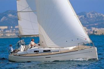 Yachtcharter Dufour 34 2 Cab Seitenansicht