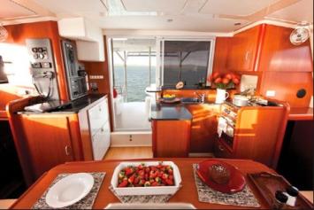 Yachtcharter moorings 393 pc 3Kab Pantry