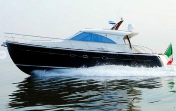 Yachtcharter 480 Goldstar Sport 4Cab Seitenansicht