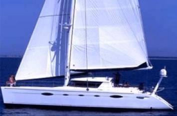 Yachtcharter Eleuthera 60 (5Cab:5WC) Seitenansicht