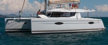 Yachtcharter Helia44 3Cab 3WC Seitenans