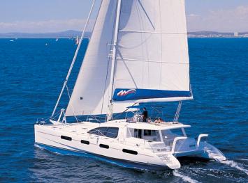 Yachtcharter Moorings Crewed 6200 (4Cab:4WC) Seite:Heck