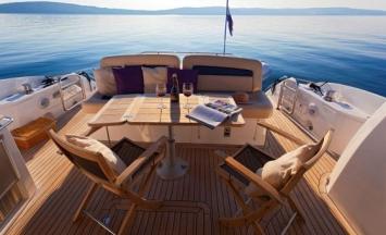 Yachtcharter sunseeker predator 52 Deck