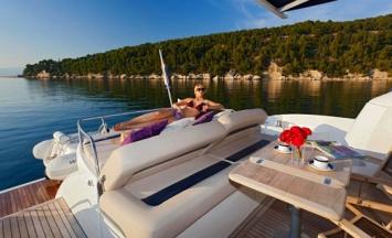 Yachtcharter sunseeker predator 52 yacht charter croatia split stern sunpad