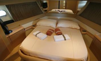 Yachtcharter ferretti 460 yacht charter in croatia master cabin