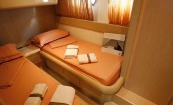 Yachtcharter ferretti 460 yacht charter in croatia twin cabin