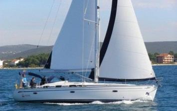 Yachtcharter Bavaria 47 cruiser 4cab side