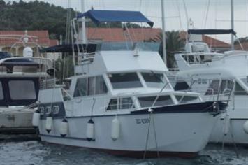 Yachtcharter DeGroot 43 Fly_Seite /Bugansicht