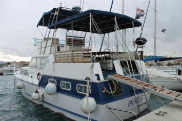 Yachtcharter DeGroot 43 Fly_Heck /Seitenansicht