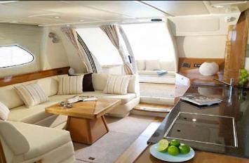 Yachtcharter Sealine F42 5 3Cab 2WC Salon