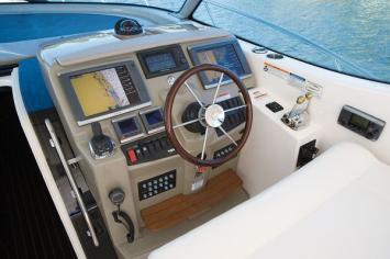 Yachtcharter Tiara Sovran 4300 2Cab/2WC Cockpit