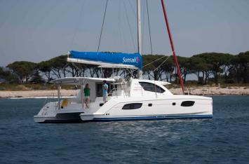 Yachtcharter Leopard 44  4 Kab:4WC Heck:Seite