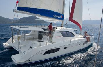 Yachtcharter Leopard 44 4 Kab:4WC Seitenansicht