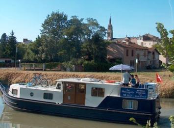 Yachtcharter EuroClassic 129 2Cab:2WC Seitenansicht