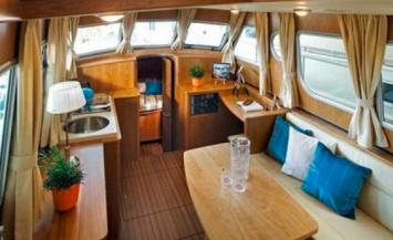 Yachtcharter Linssen 34.9 AC 2Cab:2WC Salon