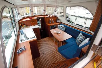 Yachtcharter Linssen TNCS 32 AC 2Cab:2WC Salon