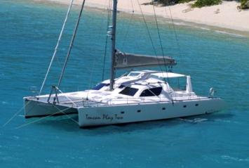 Yachtcharter Voyage 580 Crew (4Cab/4WC) Bug/Seite
