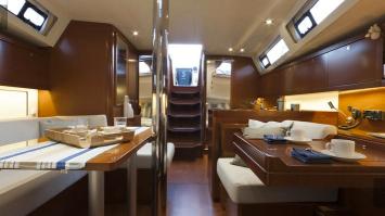 Yachtcharter Oceanis 41 2cab interior