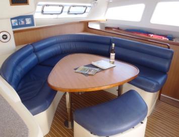 Yachtcharter Leopard 4700  (4Cab) Salon