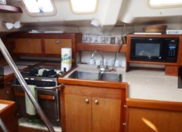 Yachtcharter Hunter 420 (2Cab:2WC) Pantry