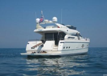 Yachtcharter VZ 64 FLY  4Cab:4WC  Heck