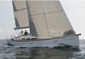 Yachtcharter Dufour 45e (3Cab:2WC) Seite
