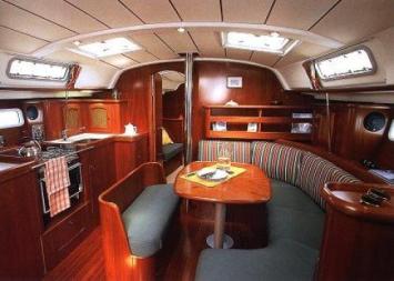 Yachtcharter oceanis 411 clipper 4cab salon