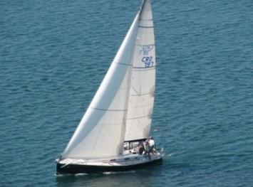 Yachtcharter Grand Soleil 40 Race (3Cab:2WC) Bug:Seite