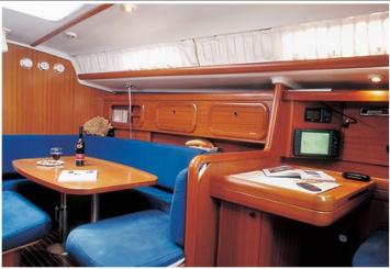Yachtcharter Grand Soleil 40 Race (3Cab:2WC) Salon:Kartentisch