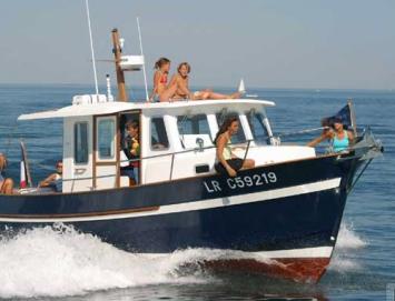 Yachtcharter Rhea 850 Open Seite:Bug