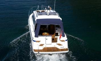 Yachtcharter Saga 315_Heck