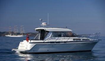 Yachtcharter Saga 315_Seitenansicht