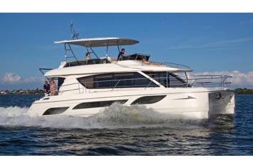 Yachtcharter Aquila 484 4cab 4wc Seitenansicht