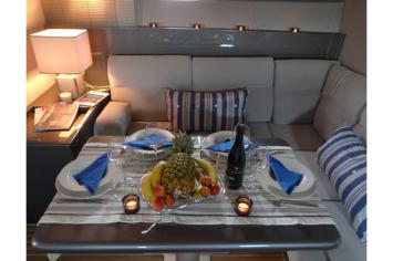 Yachtcharter tecnomarine51 Salon