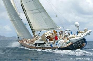 Yachtcharter Oyster 62 (3Cab/3WC) Seite Heck